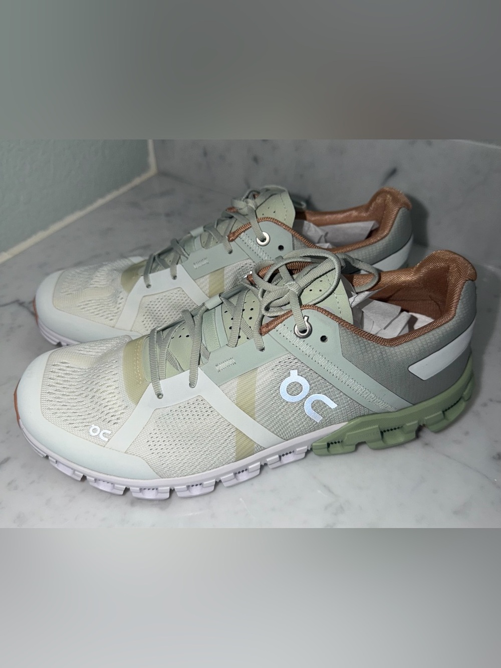 NWOB On Running Cloudflow Women's Shoe in Mint Green, White and Tan 9.5 - Picture 3 of 7